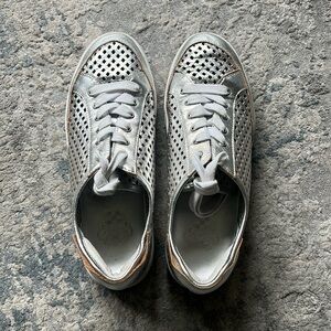Vince Camuto Karshey size 8 metallic silver perforated platform sneakers